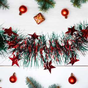 Christmas tinsel with mini stars, 9x200 cm