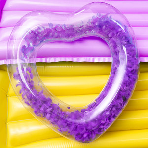 Inflatable ring Heart with feathers, in assortment